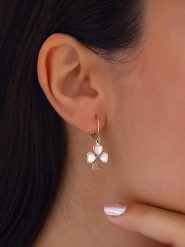 Luja Bijoux Pozłacane kolczyki z cyrkoniami i masą perłową rozmiar: onesize. Białe kolczyki damskie Luja Bijoux, z cyrkonią, pozłacane. Za 54.95 zł.