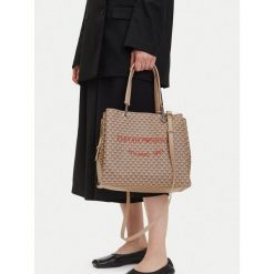 Torebka Emporio Armani. Brązowe torebki klasyczne damskie Emporio Armani, bez wzorów, bez dodatków. Za 715.99 zł.