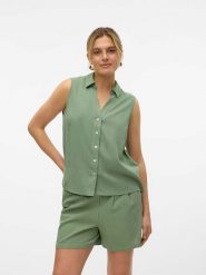 Vero Moda Bluzka w kolorze zielonym rozmiar: XS. Zielone bluzki damskie Vero Moda, xs, bez wzorów, bez kołnierzyka, bez ramiączek. Za 43.99 zł.