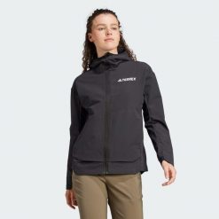 Kurtka Terrex Multi Softshell. Czarne kurtki damskie Adidas, xl, bez wzorów, z materiału, bez kaptura. Za 529.00 zł.