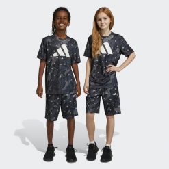 Train Essentials Seasonal AEROREADY Allover Print Regular-Fit Shorts. Szare szorty męskie Adidas, bez wzorów, z materiału, sportowe. W wyprzedaży za 93.40 zł.