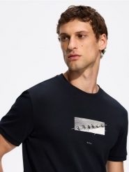 T-shirt z nadrukiem Kosycarz - czarny. Czarne t-shirty męskie Reserved, l, bez wzorów, z bawełny, bez kołnierzyka. Za 69.99 zł.