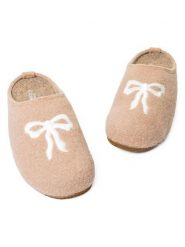 Living Kitzbühel Kapcie "Mimi Bow" w kolorze beżowym rozmiar: 41. Brązowe kapcie damskie Living Kitzbühel, z materiału. Za 264.95 zł.
