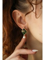 Pierres delicates Pozłacane kolczyki-wkrętki z malachitami rozmiar: onesize. Zielone kolczyki damskie Pierres delicates, z malachitem, pozłacane. Za 122.09 zł.