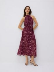 Sukienka z paskiem - burgundowy. Czerwone sukienki damskie Reserved, na co dzień, l, bez wzorów, z tkaniny, bez kołnierzyka, bez ramiączek, proste. Za 159.99 zł.