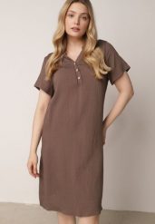 Brązowa Wiskozowa Sukienka o Pudełkowym Kroju z Dekoltem V z Guzikami Berborin. Brązowe sukienki damskie Born2be, do pracy, l, bez wzorów, z jeansu, klasyczne, bez kołnierzyka, plus size, bez ramiączek, midi, proste. Za 79.99 zł.