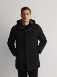 Płaszcz z wodoodpornej tkaniny - granatowy. Niebieskie płaszcze męskie Reserved, l, bez wzorów, z tkaniny. W wyprzedaży za 129.99 zł.