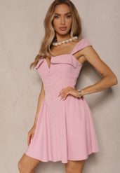 Różowa Sukienka o Rozkloszowanym Kroju na Ramiączkach z Ozdobnym Dekoltem Salaviel. Czerwone sukienki damskie Renee, na co dzień, m, bez wzorów, eleganckie, bez kołnierzyka, bez ramiączek, mini, kopertowe. W wyprzedaży za 119.99 zł.