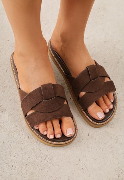 Cienobrązowe Klapki VICES z Przeplatanymi Paskami Anreene. Brązowe klapki damskie Born2be, bez wzorów, bez obcasa, na płaskiej podeszwie. Za 89.99 zł.