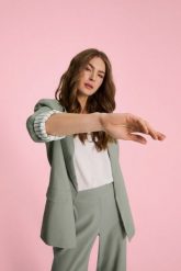 Marynarka z dodatkiem lnu oliwkowa. Zielone marynarki i żakiety damskie MOODO, l, bez wzorów, ze lnu. Za 199.99 zł.