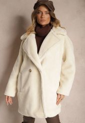 Jasnobeżowy Dwurzędowy Płaszcz Futrzany o Długim Kroju Typu Teddy Malwika. Brązowe płaszcze damskie Renee, l, z aplikacjami, z dzianiny, eleganckie. Za 159.99 zł.