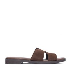 Klapki Lasocki. Brązowe klapki damskie Lasocki, bez wzorów, bez obcasa. Za 139.99 zł.
