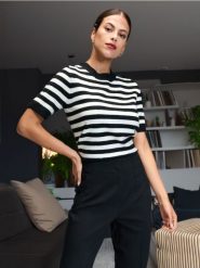 Sweter z krótkim rękawem - wielobarwny. Swetry klasyczne damskie Sinsay, l, z materiału, bez kołnierzyka. Za 39.99 zł.
