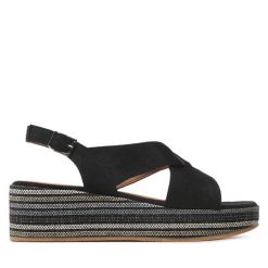 Sandały Clara Barson. Czarne sandały damskie Clara Barson, bez wzorów, bez obcasa, na płaskiej podeszwie. Za 129.99 zł.