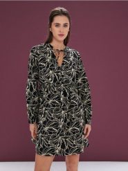 Bawełniana sukienka mini z wiązaniem przy dekolcie - wielobarwny. Sukienki damskie Sinsay, na imprezę, l, bez wzorów, z bawełny, bez kołnierzyka, bez ramiączek, mini. Za 59.99 zł.