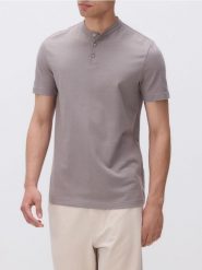 Koszulka polo regular ze stójką - beżowy. Brązowe koszulki polo męskie Reserved, l, bez wzorów, z bawełny, bez ramiączek. W wyprzedaży za 55.99 zł.