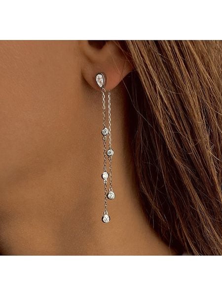 Les Petites Précieuses Srebrne kolczyki-wkrętki z cyrkoniami rozmiar: onesize. Szare kolczyki damskie Les Petites Précieuses, z cyrkonią, srebrne. Za 140.20 zł.