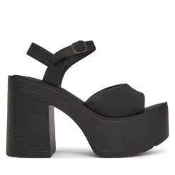 Sandały DeeZee. Czarne sandały damskie DeeZee, bez wzorów, bez obcasa, na słupku. Za 149.99 zł.
