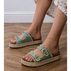 Zielone klapki espadryle brokatowe z klamerkami. Zielone espadryle damskie bez wzorów, ze skóry, bez obcasa, na platformie. Za 86.24 zł.