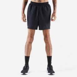 Spodenki do biegania męskie Kiprun Run 100. Czarne szorty męskie KALENJI, bez wzorów, z materiału, sportowe. Za 29.99 zł.