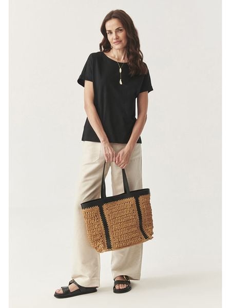 TATUUM Koszulka w kolorze czarnym rozmiar: M. Czarne bluzki damskie Tatuum, m, bez wzorów, z bawełny, bez kołnierzyka, bez ramiączek. Za 108.74 zł.