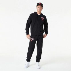 Bluza z kapturem Chicago Bulls Essentials. Czarne bluzy z kapturem męskie New Era, m. W wyprzedaży za 268.05 zł.