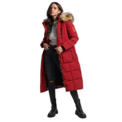 Damska długa kurtka z wykończeniem ze sztucznego futra Superdry Everest. Czerwone kurtki damskie Superdry., na jesień, xs, bez wzorów, z elastanu, z kapturem. Za 956.20 zł.
