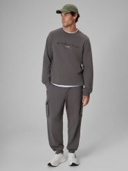 4F Spodnie dresowe cargo męskie - szare XL. Szare spodnie dresowe męskie 4f, z aplikacjami, z dresówki. Za 229.99 zł.