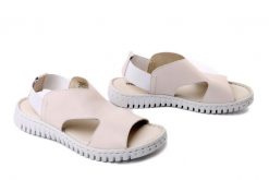 Manitu 910326-81 offhwhite, sandały damskie. Białe sandały damskie Manitu, bez wzorów, ze skóry, bez obcasa. Za 269.90 zł.
