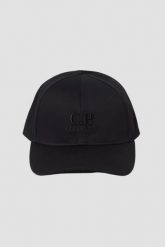 C.P. COMPANY Czarna męska czapka z daszkiem. Czarne czapki męskie C.P. Company, bez wzorów. W wyprzedaży za 279.99 zł.