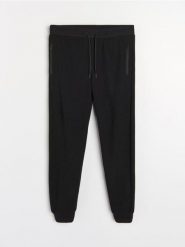 Strukturalne spodnie regular fit - czarny. Czarne spodnie materiałowe męskie Sinsay, bez wzorów. Za 69.99 zł.