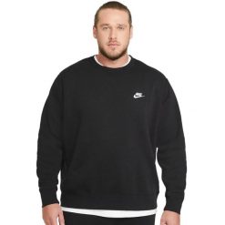 Bluza męska Nike Sportswear Club Fleece Crew. Czarne bluzy bez kaptura męskie Nike, bez wzorów, z dresówki, sportowe, bez kołnierzyka, bez ramiączek. Za 262.99 zł.