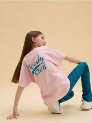 T-shirt z nadrukiem - różowy. Czerwone koszulki dziewczęce Reserved, bez wzorów, z bawełny, bez ramiączek. W wyprzedaży za 22.99 zł.