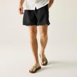 Męskie spodenki kąpielowe Mackleyna. Czarne kąpielówki męskie Regatta, m, bez wzorów, z poliesteru. Za 168.00 zł.