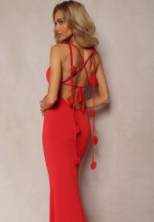 Czerwona Dopasowana Sukienka ze Sznurkami na Plecach Ozdobionymi Kwiatami Drivia. Czerwone sukienki damskie Renee, na co dzień, m, z aplikacjami, eleganckie, bez kołnierzyka, bez ramiączek, maxi, dopasowane. W wyprzedaży za 139.99 zł.