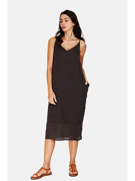 Le Jardin du Lin Lniana sukienka w kolorze czarnym rozmiar: 40. Czarne sukienki damskie Le jardin du lin, bez wzorów, ze lnu, klasyczne, bez kołnierzyka, bez ramiączek, maxi. Za 130.81 zł.