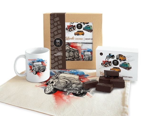 Land Rover — paczka (Zawartość paczki: koszulka, torba, kubek, słodycze; Rozmiar koszulki / bluzy: XL (damska); Kolor koszulki / bluzy: jasnoszary mel. Szare t-shirty damskie nikiniki, s, bez wzorów, z bawełny, bez kołnierzyka. Za 179.00 zł.