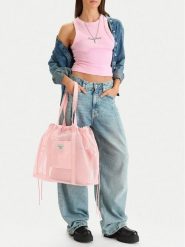 Guess Jeans Torebka WBEO-GUESS-M-003-09 Różowy. Czerwone torebki klasyczne damskie Guess Jeans, z aplikacjami, z jeansu, bez dodatków. Za 159.99 zł.