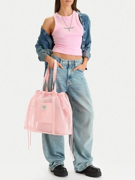 Guess Jeans Torebka WBEO-GUESS-M-003-09 Różowy. Czerwone torebki klasyczne damskie Guess Jeans, z aplikacjami, z jeansu, bez dodatków. Za 159.99 zł.