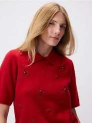 Sweter z aplikacjami - czerwony. Czerwone swetry klasyczne damskie Reserved, l, z dzianiny, bez kołnierzyka. Za 129.99 zł.