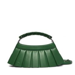 Torebka Lacoste. Niebieskie torebki klasyczne damskie Lacoste, bez wzorów, bez dodatków. Za 1,449.00 zł.