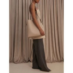 Torebka GINO ROSSI. Brązowe torebki klasyczne damskie Gino Rossi, bez wzorów, bez dodatków. Za 314.99 zł.