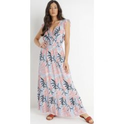 Jasnoniebieska Sukienka z Wiskozy Yenek. Niebieskie sukienki damskie Born2be, na imprezę, l, z aplikacjami, z wiskozy, eleganckie, bez kołnierzyka, bez ramiączek, maxi, kopertowe. W wyprzedaży za 71.99 zł.