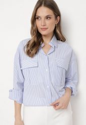 Jasnoniebieska Koszula o Krótszym Kroju z Kieszeniami w Paski Guelia. Niebieskie koszule damskie Born2be, l, bez wzorów, eleganckie, bez kołnierzyka, bez ramiączek. Za 79.99 zł.