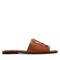 Klapki DKNY. Brązowe klapki damskie DKNY, bez wzorów, bez obcasa. Za 709.99 zł.