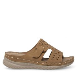 Klapki Clara Barson. Brązowe klapki damskie Clara Barson, bez wzorów, bez obcasa. Za 62.99 zł.