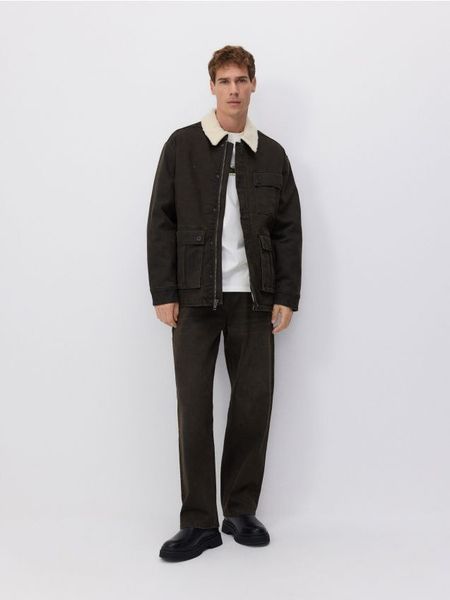 Kurtka z kołnierzem - brązowy. Brązowe kurtki męskie Reserved, l, bez wzorów, z bawełny, bez kaptura. W wyprzedaży za 69.99 zł.