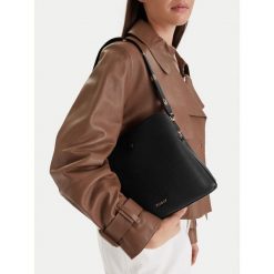 Torebka JENNY. Czarne torebki klasyczne damskie Jenny, bez wzorów, bez dodatków. Za 129.99 zł.