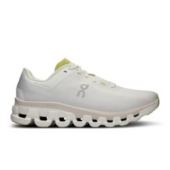 Buty do biegania damskie On Cloudflow 4 white/sand. Białe obuwie do biegania damskie On. Za 599.99 zł.