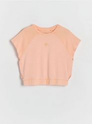 T-shirt z wycięciem - brzoskwiniowy. Pomarańczowe koszulki dziewczęce Reserved, bez wzorów, z dzianiny, bez ramiączek. W wyprzedaży za 17.99 zł.